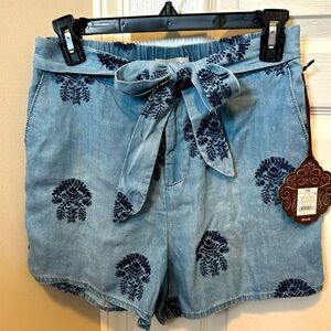 Embroidered shorts